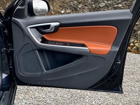 Used 2016 Volvo V60 T5 Premier w/ Climate Package image 22