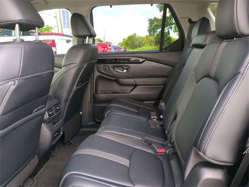 Used 2024 Honda Pilot Touring image 17