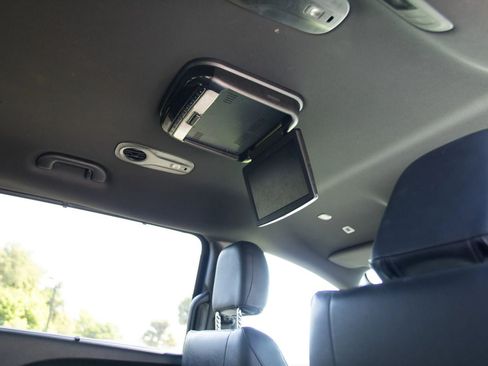 Used 2019 Chrysler Pacifica Touring-L w/ Advanced Safetytec Group FWD image 30