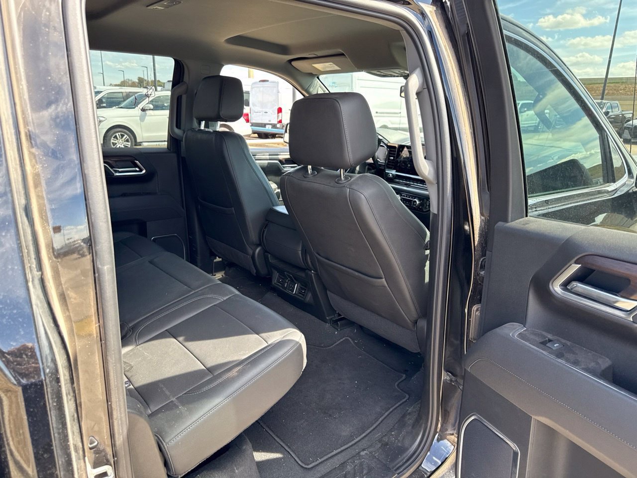 Used 2025 GMC Sierra 1500 SLT AWD/4WD image 12