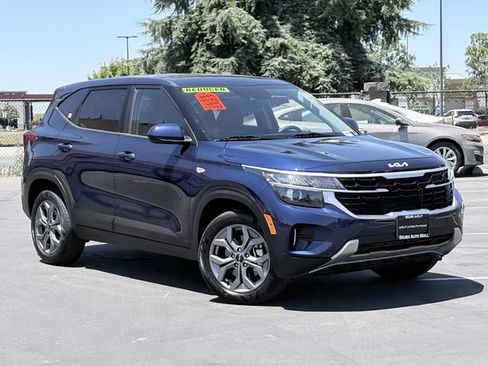 Certified 2026 Kia Seltos LX AWD/4WD image 2