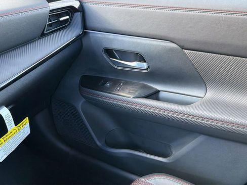 New 2026 Nissan Kicks SR w/ SR Premium Package FWD image 27