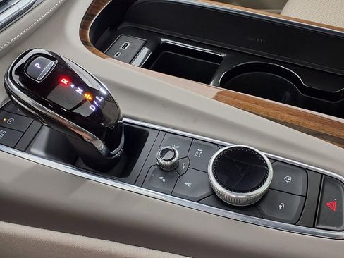 Used 2022 Cadillac Escalade Premium Luxury Platinum image 24