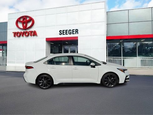Used 2024 Toyota Corolla SE image 2