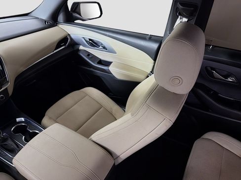 Used 2022 Chevrolet Traverse LS FWD image 27