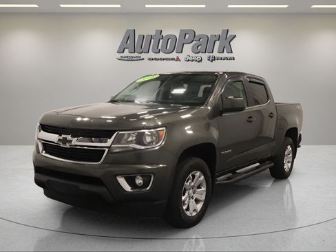 Used 2018 Chevrolet Colorado LT w/ LT Convenience Package AWD/4WD image 3