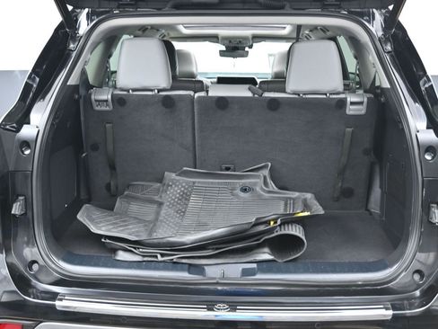 Used 2022 Toyota Highlander Platinum image 16