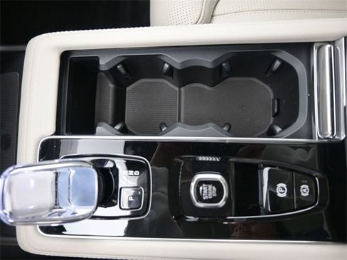 New 2026 Volvo XC90 T8 Ultra w/ Protection Package Premier image 10