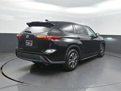 Used 2023 Toyota Highlander XLE FWD image 32