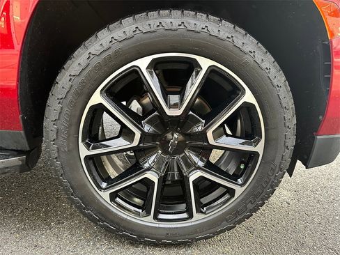 Used 2021 Chevrolet Suburban RST w/ Luxury Package image 44