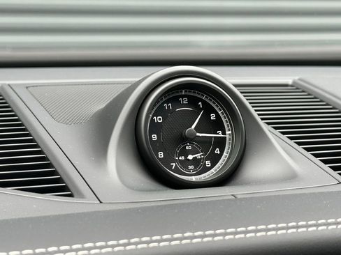 Certified 2025 Porsche Macan image 32