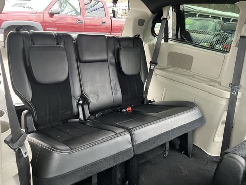 Used 2018 Dodge Grand Caravan SXT image 31
