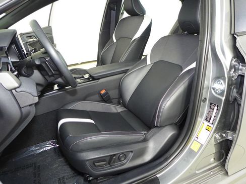 Used 2025 Toyota Camry SE w/ Convenience Package image 21