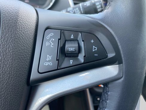 Used 2022 Chevrolet Trax LT w/ LT Convenience Package AWD/4WD image 20