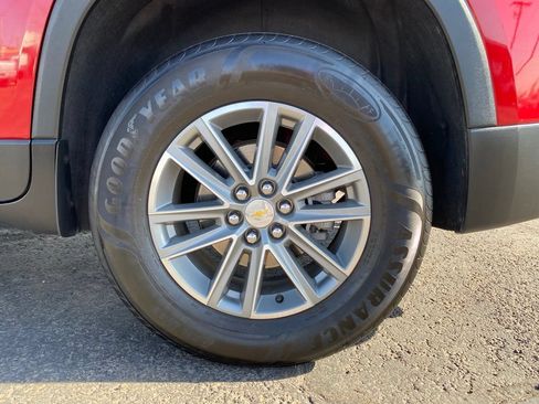 Used 2023 Chevrolet Traverse LT FWD image 26