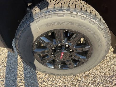 New 2026 GMC Sierra 2500 AT4 w/ AT4 Premium Plus Package image 10