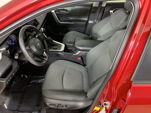 Used 2022 Toyota RAV4 XLE w/ XLE Grade Weather Package AWD/4WD image 29