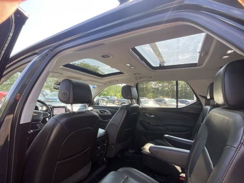Used 2021 Chevrolet Traverse LT w/ LT Premium Package AWD/4WD image 12