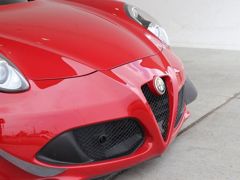 Used 2015 Alfa Romeo 4C Launch Edition w/ Convenience Group RWD image 30
