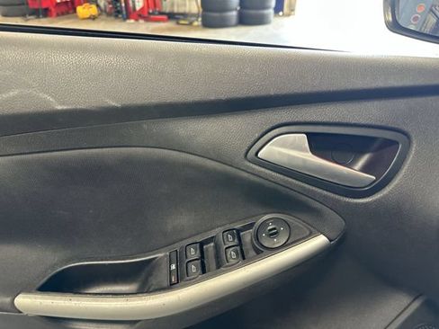 Used 2013 Ford Focus SE FWD image 19