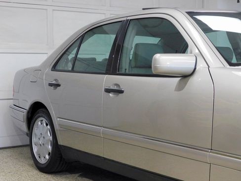 Used 1999 Mercedes-Benz E 320 4MATIC Sedan image 7