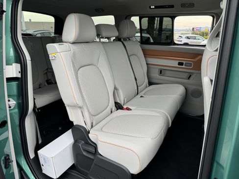 Used 2025 Volkswagen ID. Buzz 1st Edition image 37