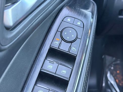 Used 2021 Nissan Rogue SV FWD image 22