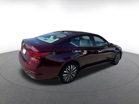 Used 2025 Nissan Altima 2.5 SV image 15