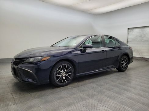 Used 2022 Toyota Camry SE image 2
