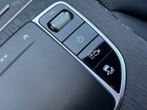 Used 2021 Mercedes-Benz GLC 300 4MATIC w/ Premium Package image 40