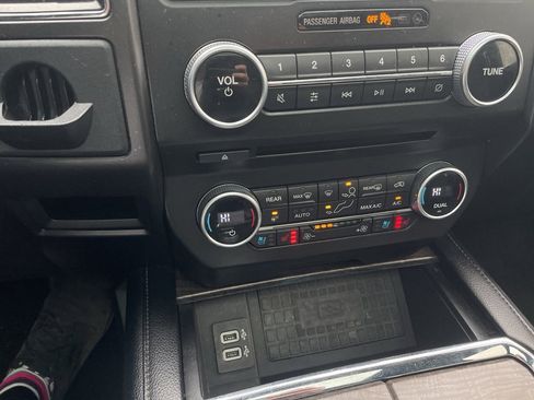 Used 2018 Ford Expedition Max Limited image 13