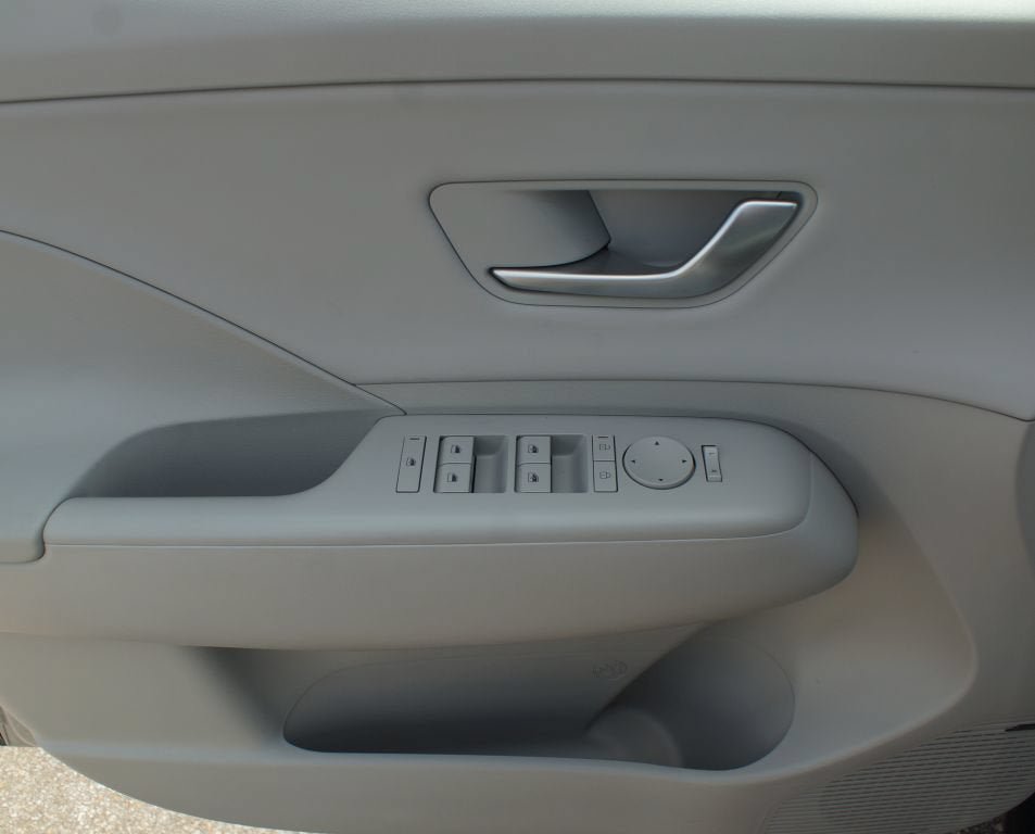 Used 2026 Hyundai Kona Limited FWD image 29