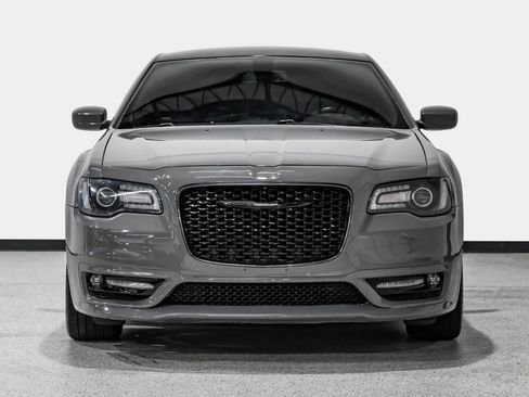 Used 2017 Chrysler 300 S w/ S Model Appearance Package RWD image 3