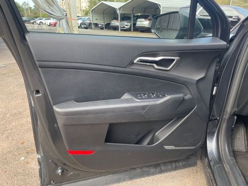 Used 2025 Kia Sportage LX image 18