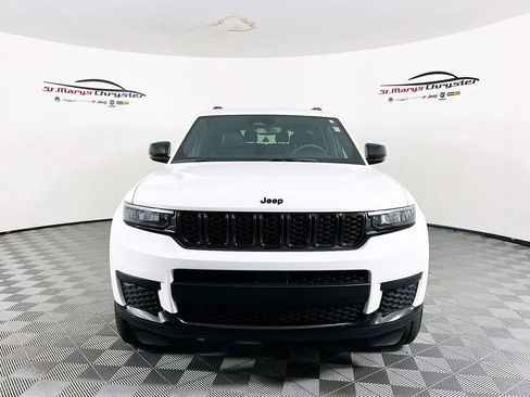 Used 2024 Jeep Grand Cherokee L Altitude image 3