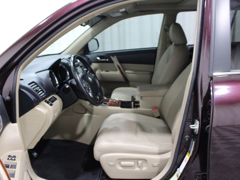 Used 2013 Toyota Highlander Limited FWD image 3