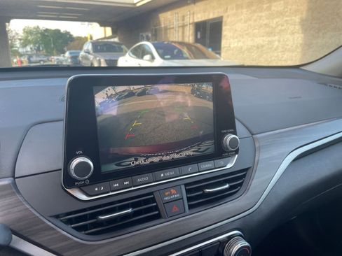 Used 2025 Nissan Altima 2.5 SV image 23