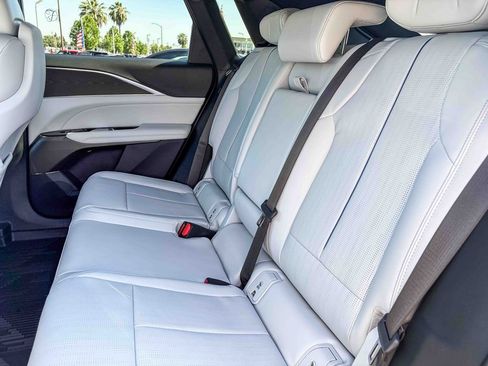 Certified 2024 Cadillac Lyriq Luxury AWD/4WD image 33