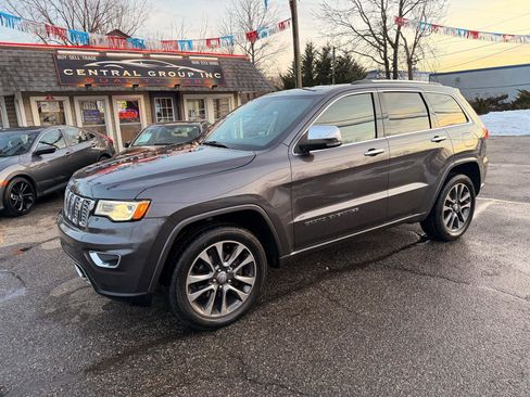 Used 2017 Jeep Grand Cherokee Overland image 2