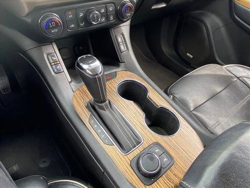 Used 2019 GMC Acadia Denali w/ Technology Package FWD image 18