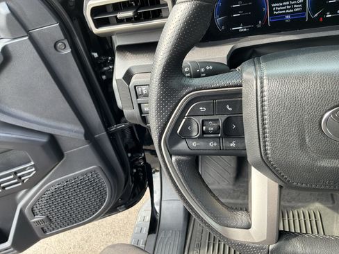Used 2025 Toyota 4Runner Limited AWD/4WD image 22