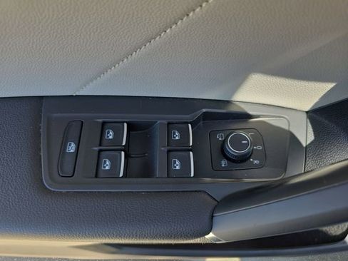 Used 2018 Volkswagen Tiguan SEL Premium AWD/4WD image 31