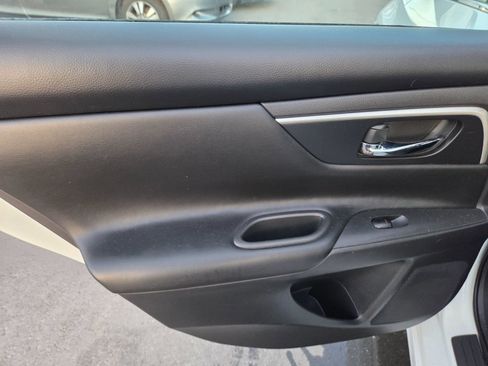 Used 2018 Nissan Altima 2.5 SV image 9