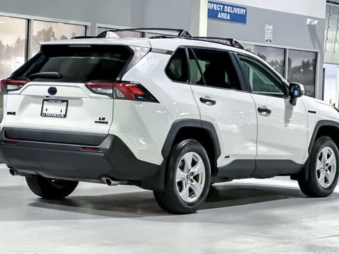 Used 2020 Toyota RAV4 LE w/ Carpet Mat Package AWD/4WD image 8