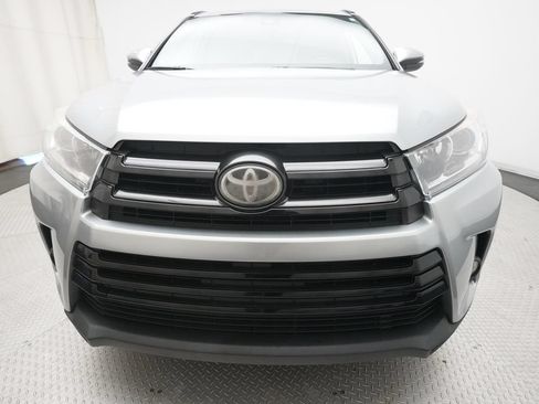 Used 2018 Toyota Highlander XLE AWD/4WD image 24