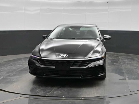 New 2026 Hyundai Elantra Limited FWD image 3