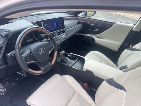 Certified 2025 Lexus ES 300h w/ Accessory Package (Z2) image 16