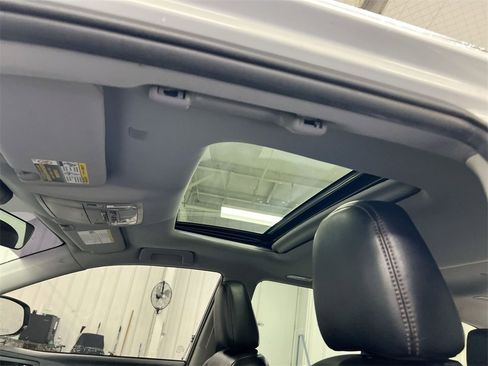 Used 2019 Toyota Highlander XLE image 19