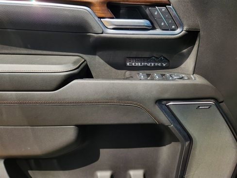 Used 2025 Chevrolet Silverado 1500 High Country w/ High Country Premium Package AWD/4WD image 22