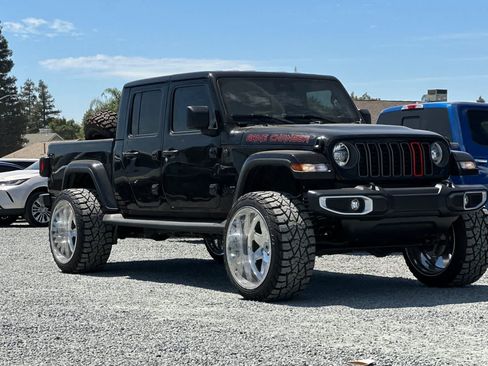 Used 2025 Jeep Gladiator Sport AWD/4WD image 10